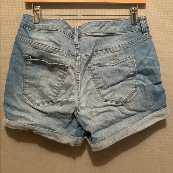 Universal Thread Light Blue Denim Jean Shorts Size 10 - Picture 2 of 4